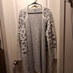 Absolutely Famous Gray Cheetah Print Fuzzy Cardigan Extra Large